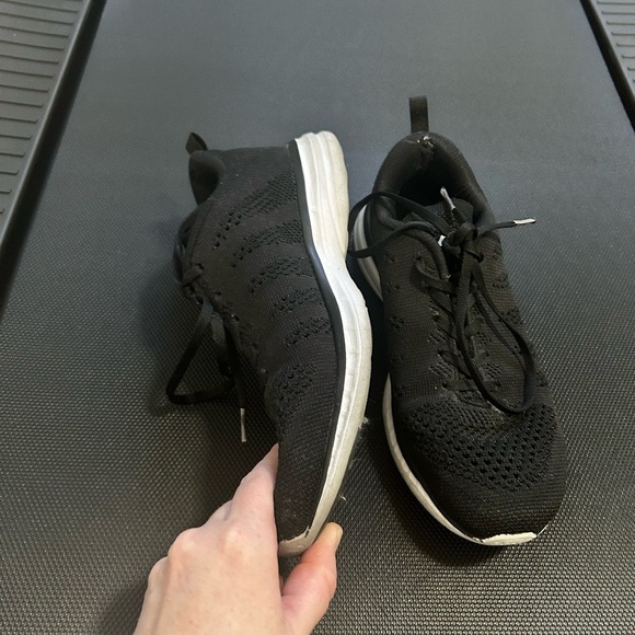 APL techloom pro w knit black shoes size 9.5 - Picture 3 of 12